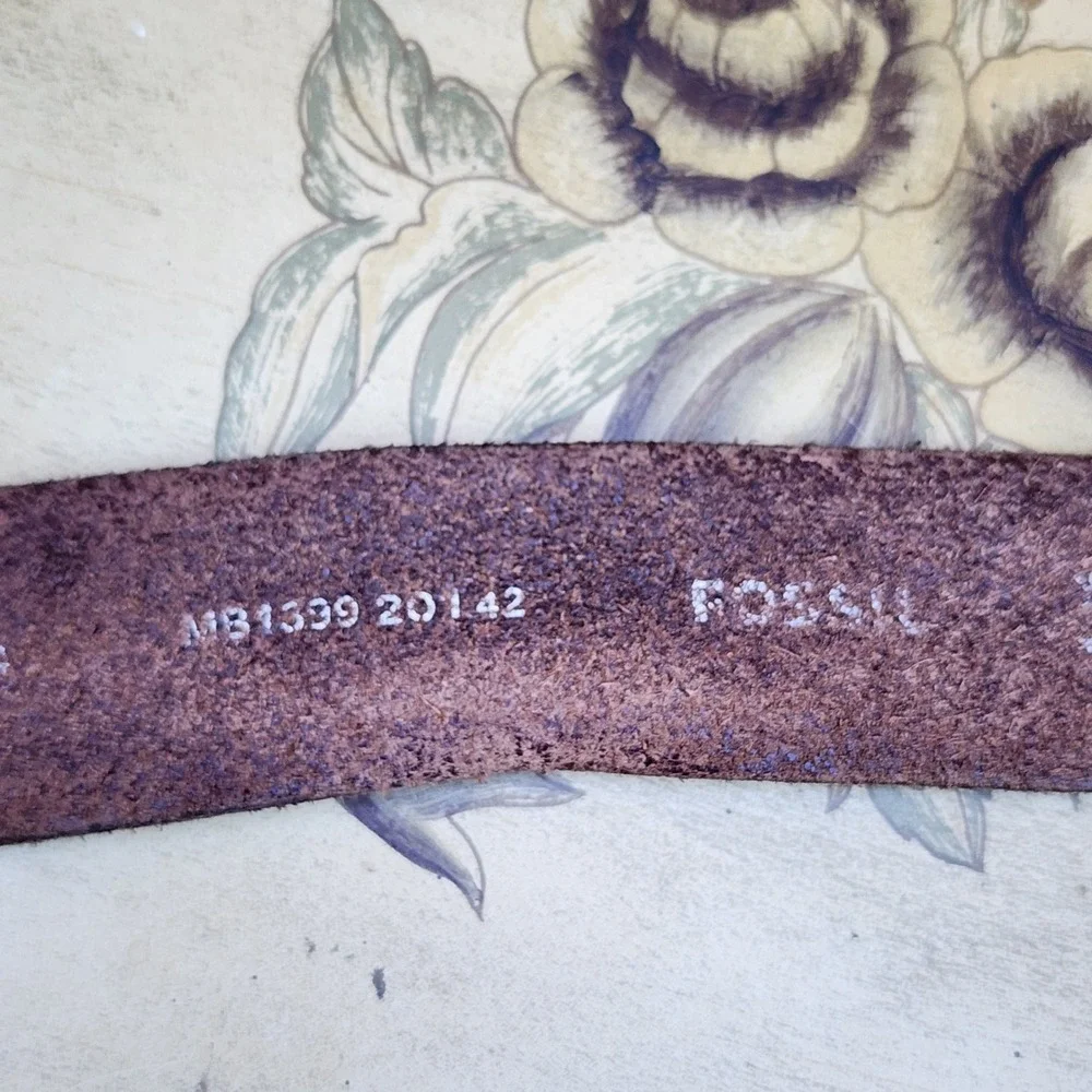Fossil Sz 42 Brown Leather Y2K Casual Belt Quiet Luxury Minimalist Retro 2000s